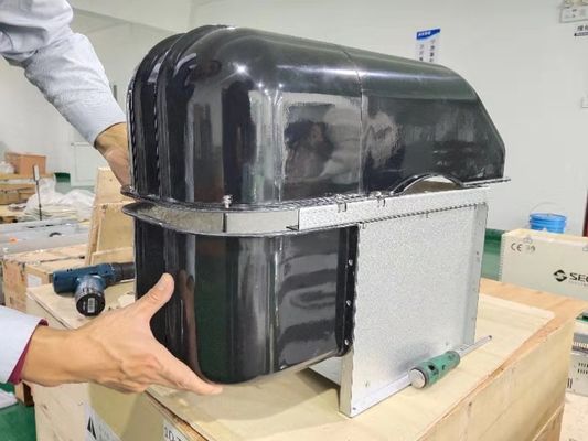 Processo di posa manuale e copertura del tetto della barca per la cabina della barca in fibra di vetro