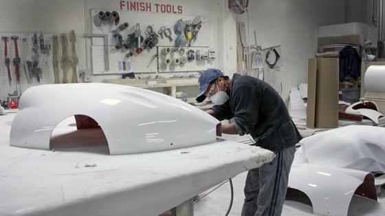 High Load Capacity Reinforced Plastic Truck Container with Sturdy and Impact-Resistant Cover Parts