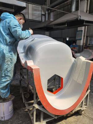 Carrozzeria in plastica rinforzata in fibra di vetro personalizzata con parti di copertura leggere ideale per le operazioni dei camion a carburante