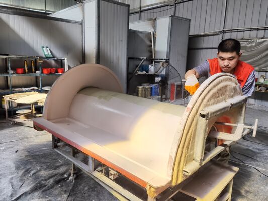 Carrozzeria in plastica rinforzata in fibra di vetro personalizzata con parti di copertura leggere ideale per le operazioni dei camion a carburante