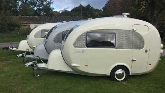 Parti per camper ricreativi ad alta resistenza con tipi di installazione a bullone, plug-and-play e saldati, variabili a seconda del pezzo